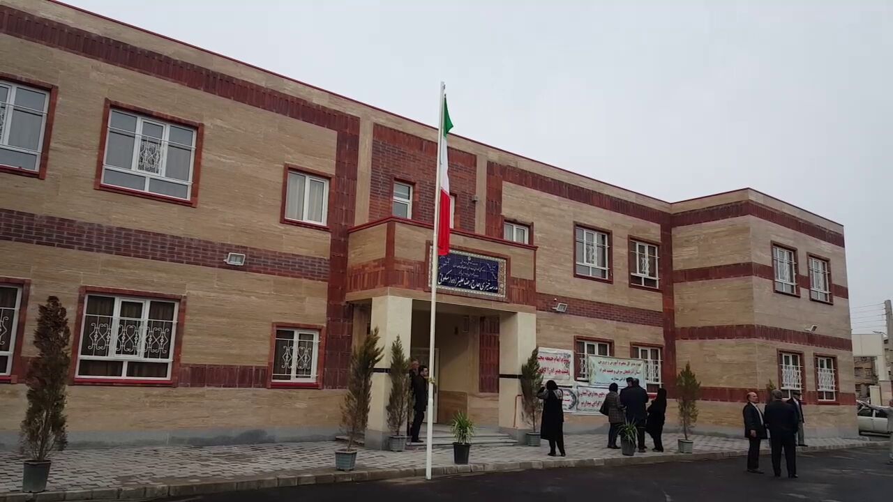 خیران نیمی از کلاس‌های تخریبی بوشهر را نو کردند