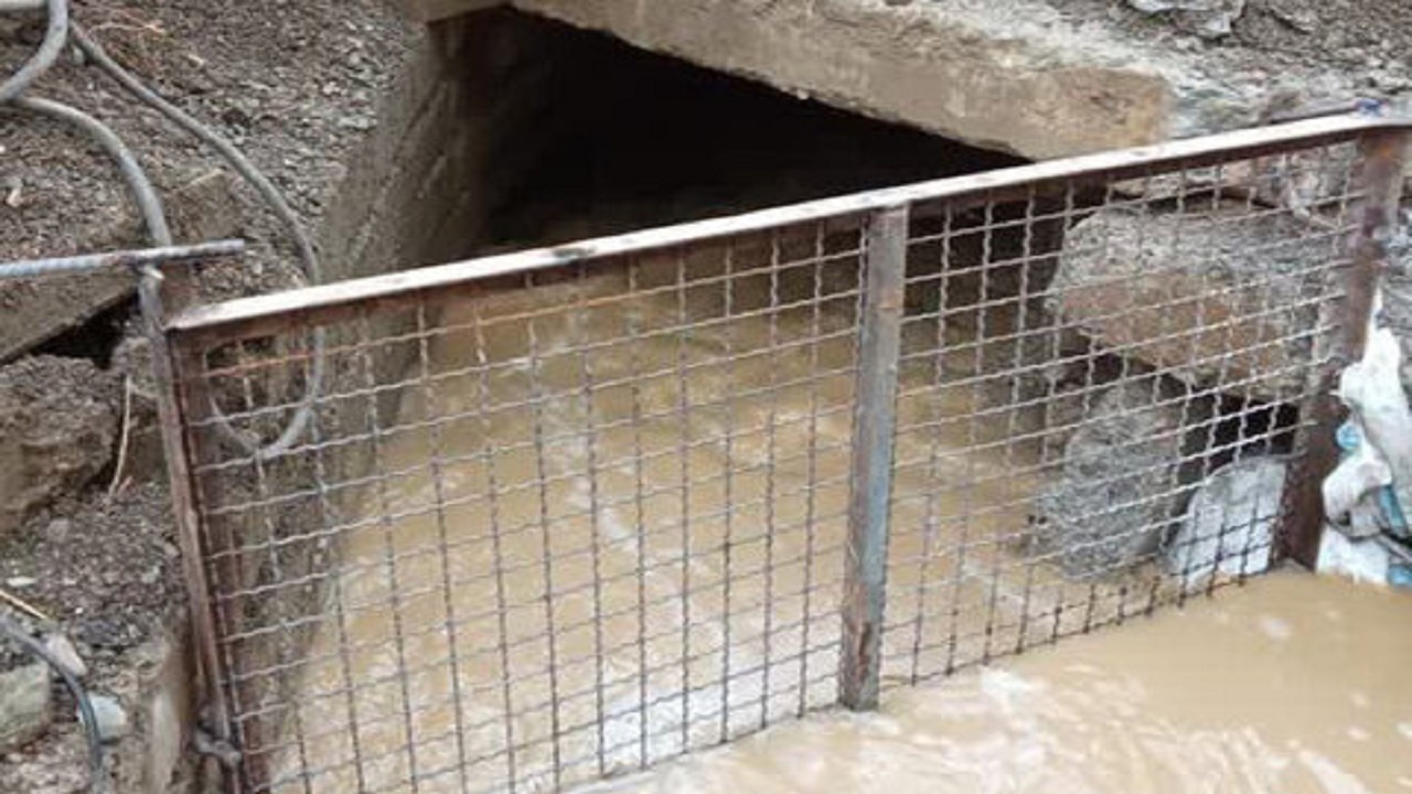 لایروبی کانال سرجوب در منطقه ۱۰ انجام شد