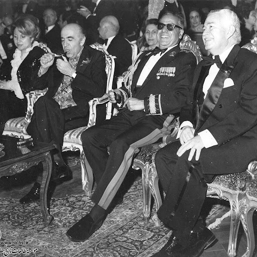 نطق تلویزیونی شاه، نمایشی غم&zwnj;انگیز و نکبت&zwnj;بار؛ این امیران من چقدر پفیوز و به درد نخورند!