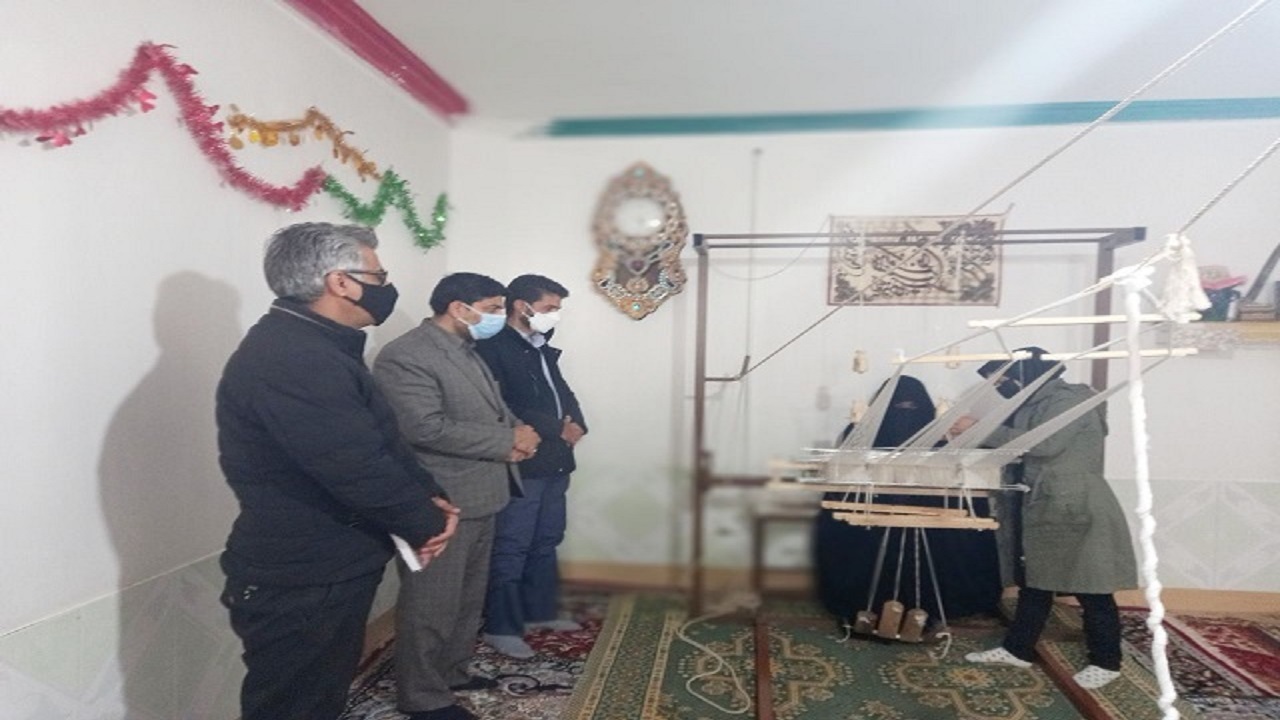 خانه های روستای تاجمیر به رنگ هنردستان بانوان