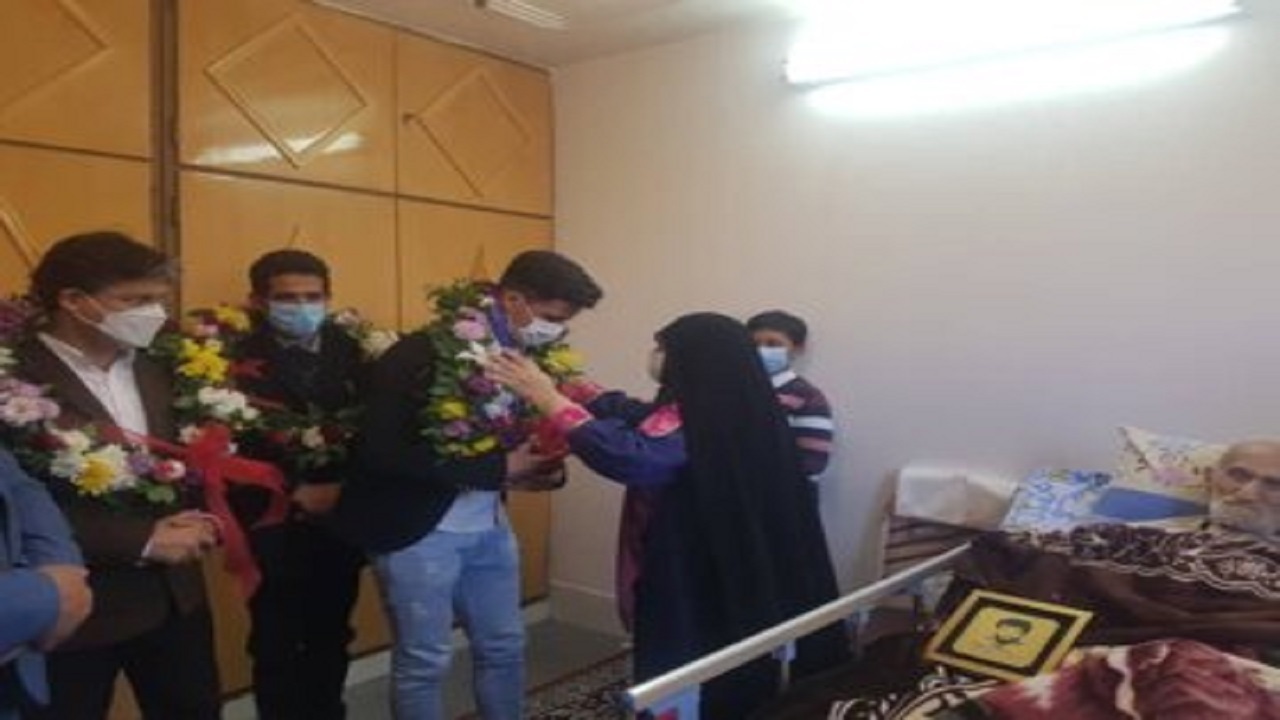 تکواندوکار شاهرودی مدال آسیایی خود را به خانواده شهید هدیه کرد