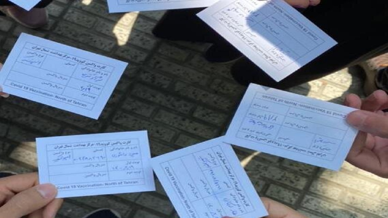 احراز واکسیناسیون صاحبان اصناف در هندیجان/ محل کسب واکسن گریز‌ها پلمب می‌شوند