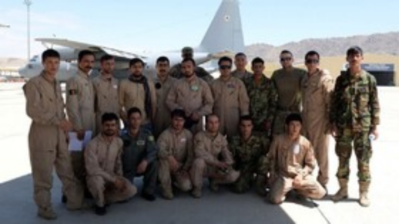 ۱۴۳خلبان و ۵۰ خبرنگار افغان تاجیکستان را به مقصد امارات متحده عربی ترک کردند