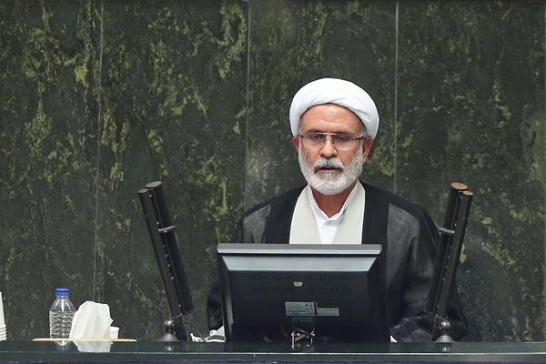 وزیر پیشنهادی وزارت آموزش و پرورش از جنس این وزارتخانه باشد