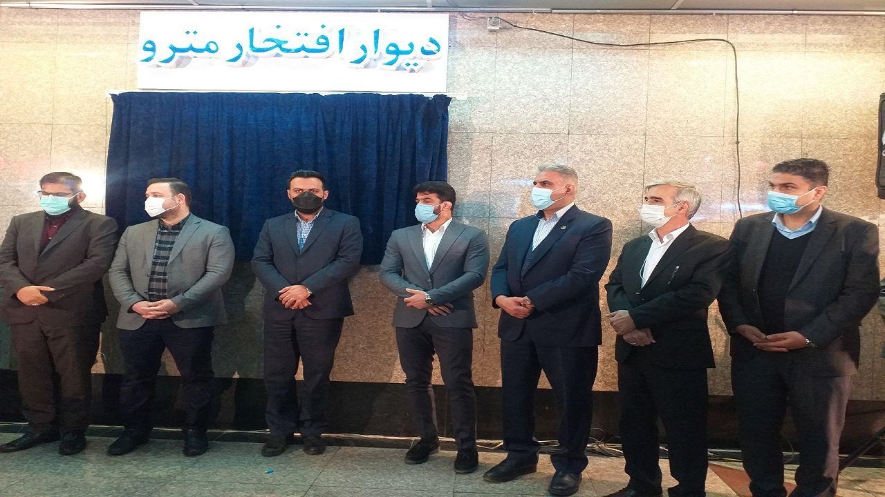 تلاش می‌کنیم تا در دل سختی‌های جامعه، دل مردم را شاد کنیم