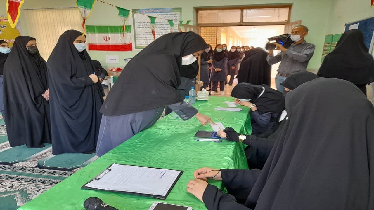 دانش آموزان بوشهری در انتخابات شورای دانش آموزی شرکت کردند