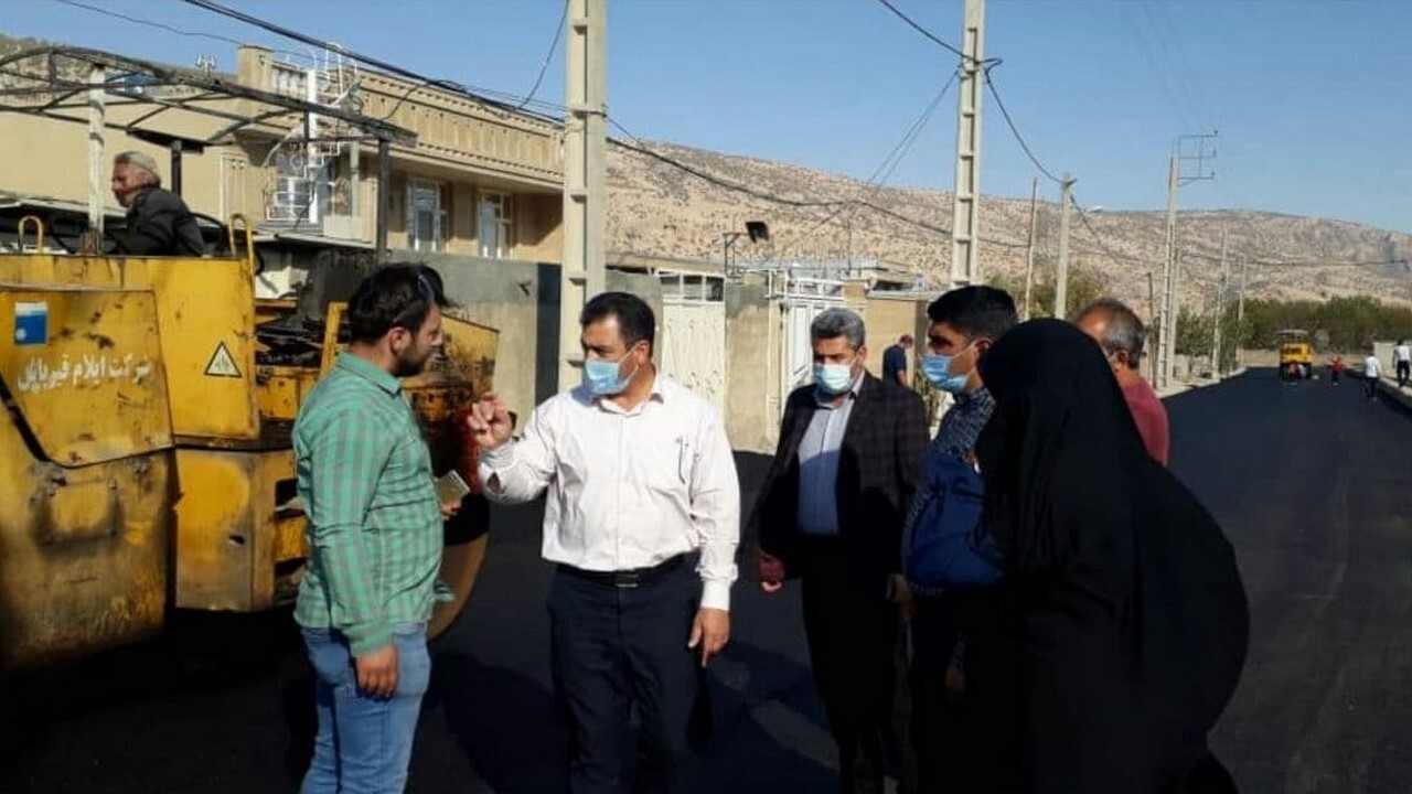 عملیات آسفالت معابر روستای جانجان در حال انجام است