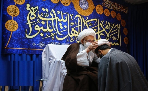 عمامه گذاری طلاب در روز میلاد پیامبر اسلام (ص)