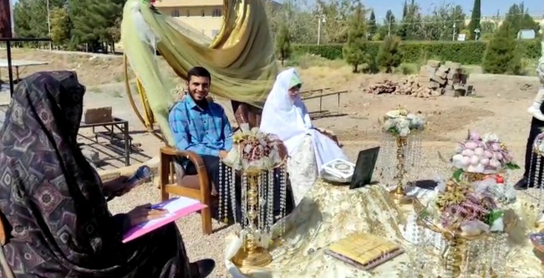 ازدواج زوج جوان زرندی در جوار شهدای گمنام 
