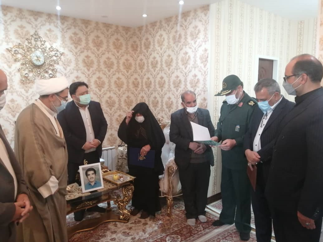 تجلیل از خانواده‌های شهدای شاخص آشتیان