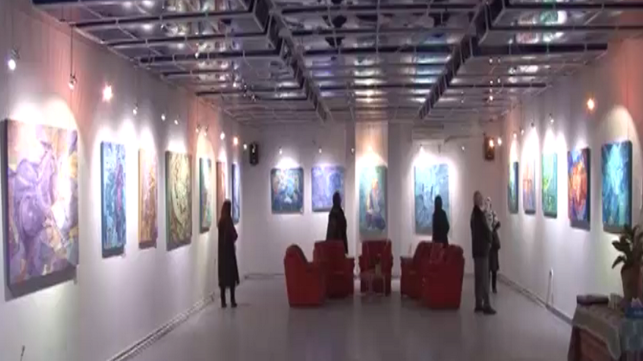 زروان؛ نمایشگاه نقاشی بانوی هنرمند شاهرودی