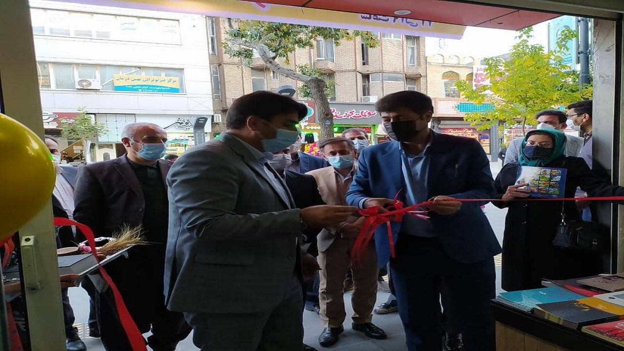 برپایی نمایشگاه کتاب در پردیس سینما بهمن سنندج