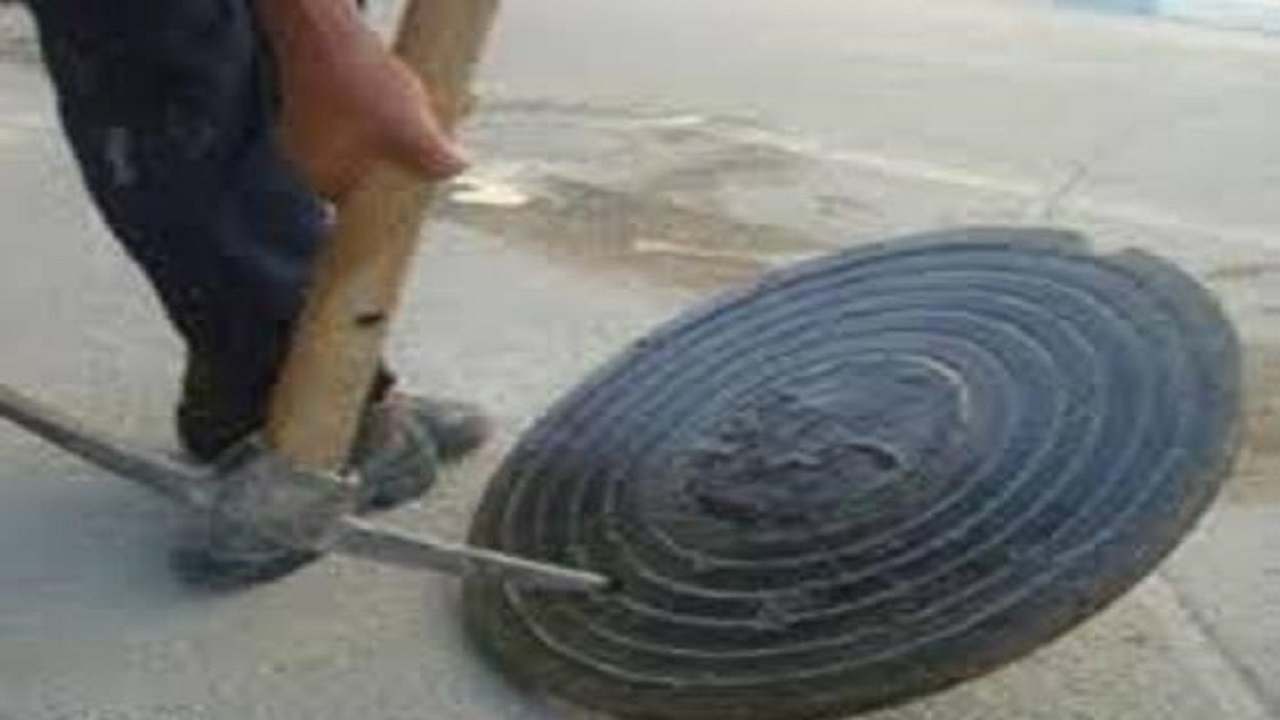دستگیری سارق و مالخر دریچه‌های فاضلاب/ اعتراف به ۳۰ فقره سرقت در کاشان