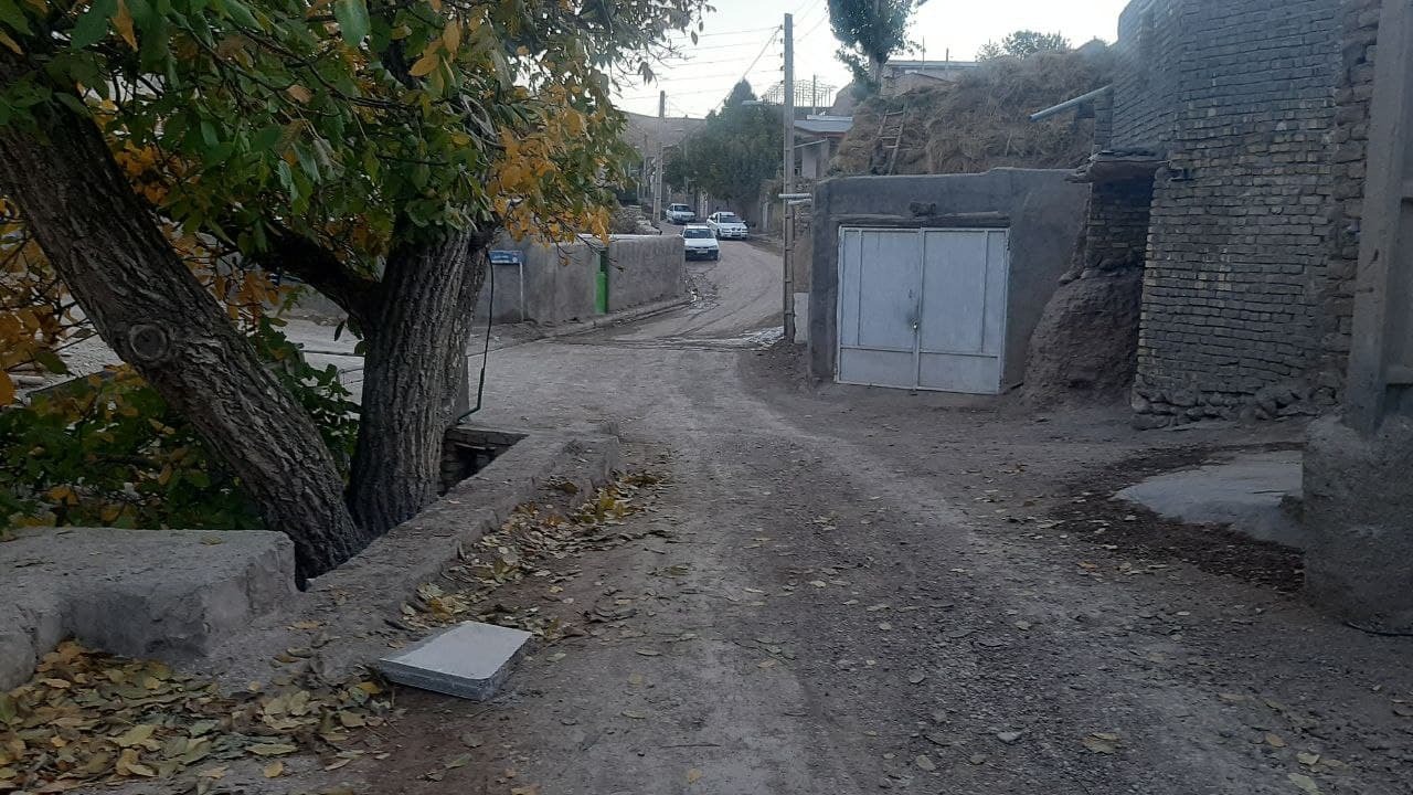 ساخت دیواری در حاشیه مسیری خطرناک، به همت مردم روستای &laquo;توآباد&raquo; + تصاویر