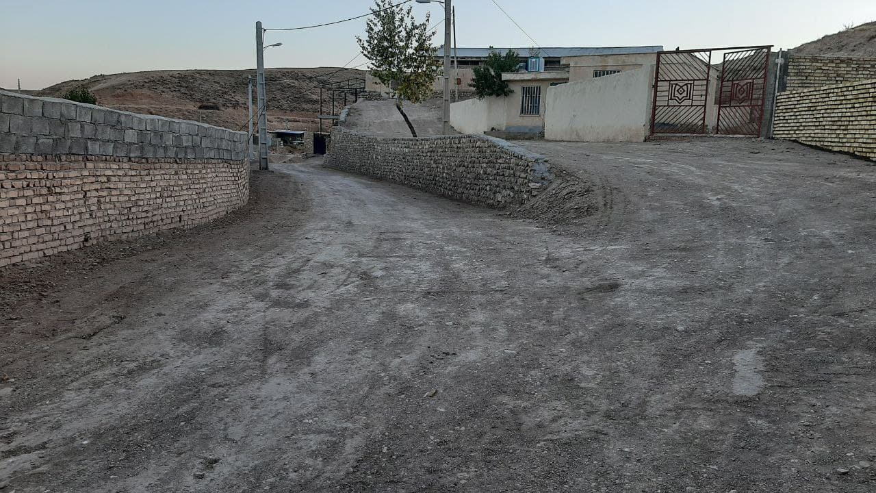 ساخت دیواری در حاشیه مسیری خطرناک، به همت مردم روستای &laquo;توآباد&raquo; + تصاویر
