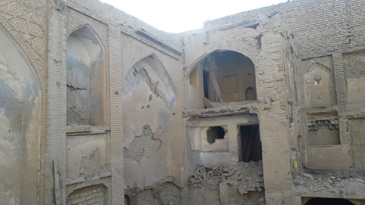 تخریب دیوار خانه تاریخی امام جمعه اصفهان