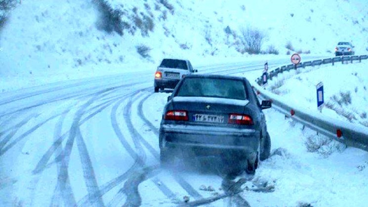 رانندگان برای حرکت در گردنه های استان قزوین زنجیرچرخ همراه داشته باشید