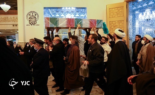 وداع با پیکر اولین بانوی شهید تفحص شده در حرم حضرت معصومه(س) وداع با پیکر اولین بانوی شهید تفحص شده در حرم حضرت معصومه(س)