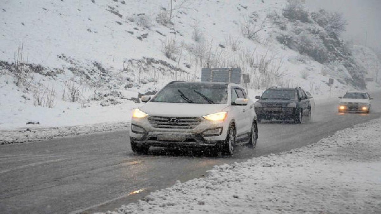 یخبندان در جاده خلخال به اسالم/بدون زنجیر چرخ تردد نکنید