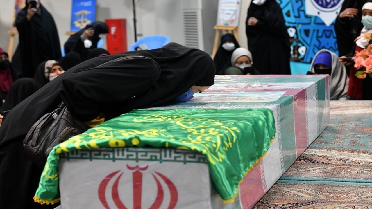 وداع با پیکر شهیده فاطمه اسدی در مسجد مقدس جمکران +تصاویر