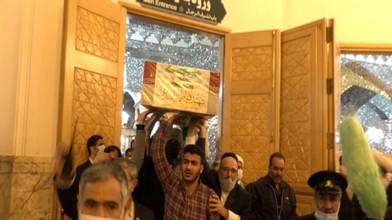 وداع با پیکر اولین بانوی شهید تفحص شده در حرم حضرت معصومه(س) +تصاویر وداع با پیکر اولین بانوی شهید تفحص شده در حرم حضرت معصومه(س) +تصاویر