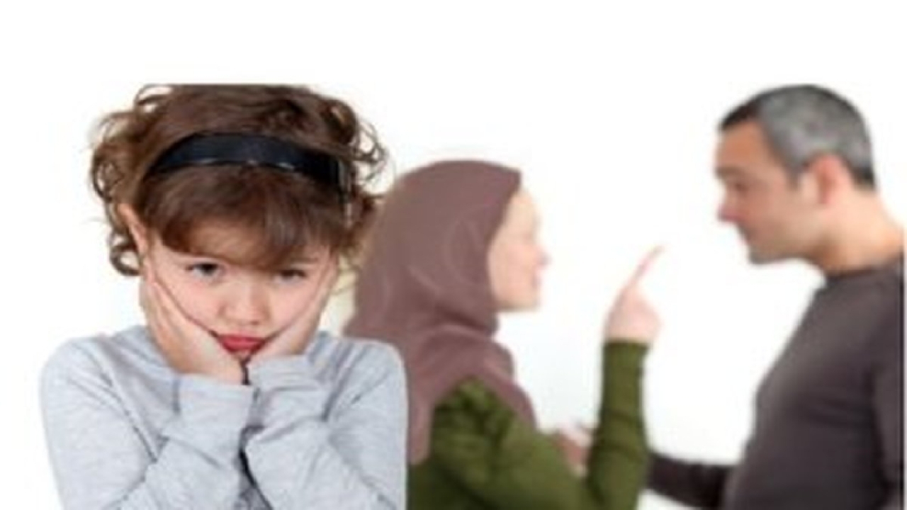در دعوای والدین، کودک چه آسیب هایی می‌بیند؟