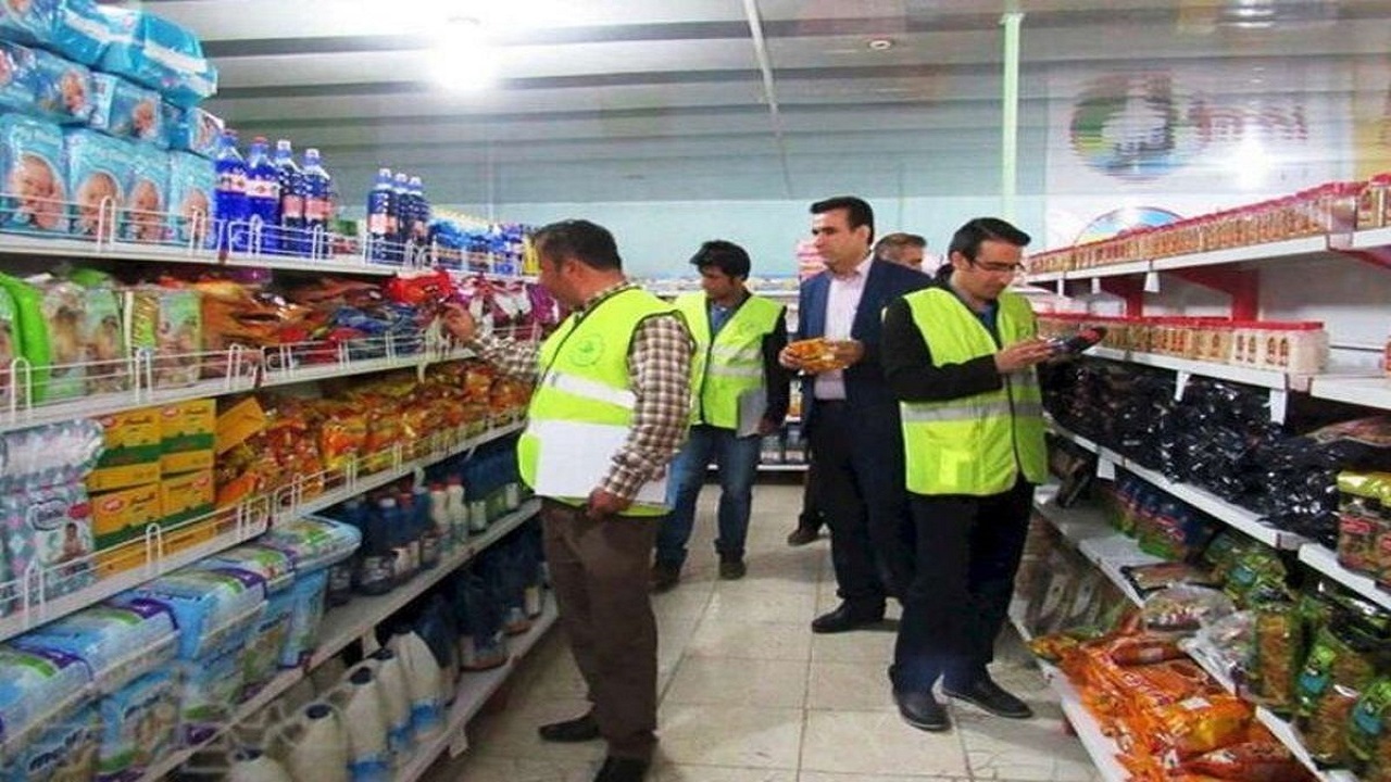 بازرسان افتخاری یاریگر نظارت بر فروش کالا‌ها در خرمشهر