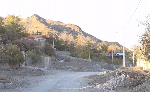 کوه خواری آواری بر سر روستاییان / فرهاد&zwnj;هایی که از دلِ طبیعتِ شیرین برای خود خانه می&zwnj;سازند