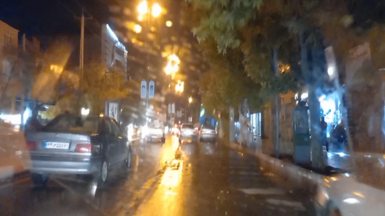 فیلمی از شب بارانی در خیابان‌های قروه