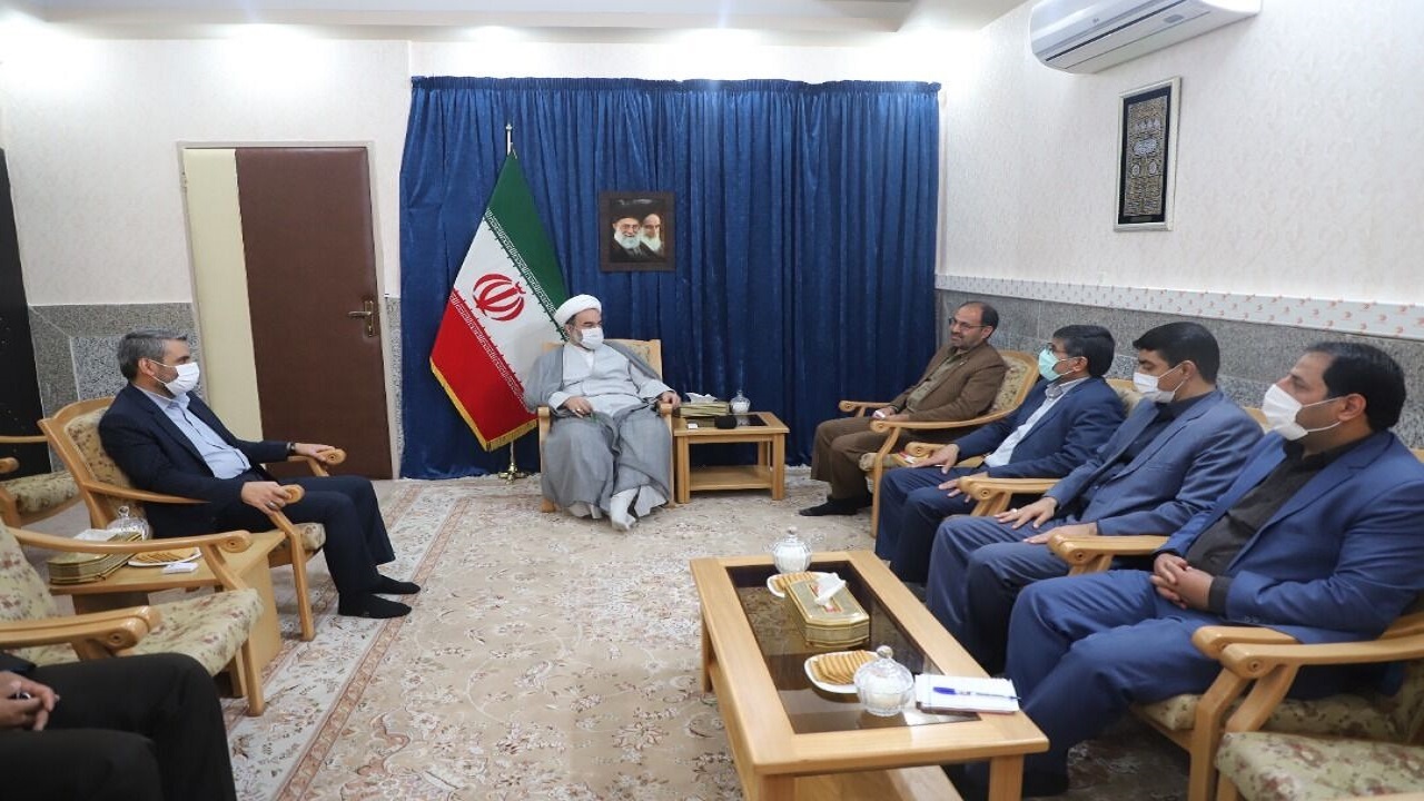 امام جمعه زاهدان: نگاه کمک‌رسانی و رفع موانع در نظام بانکی ضروری است
