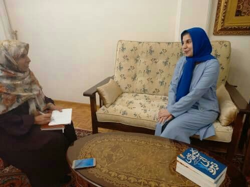 دختر جوان تبریزی با هزینه ازدواجش کتاب هدیه می&zwnj;دهد