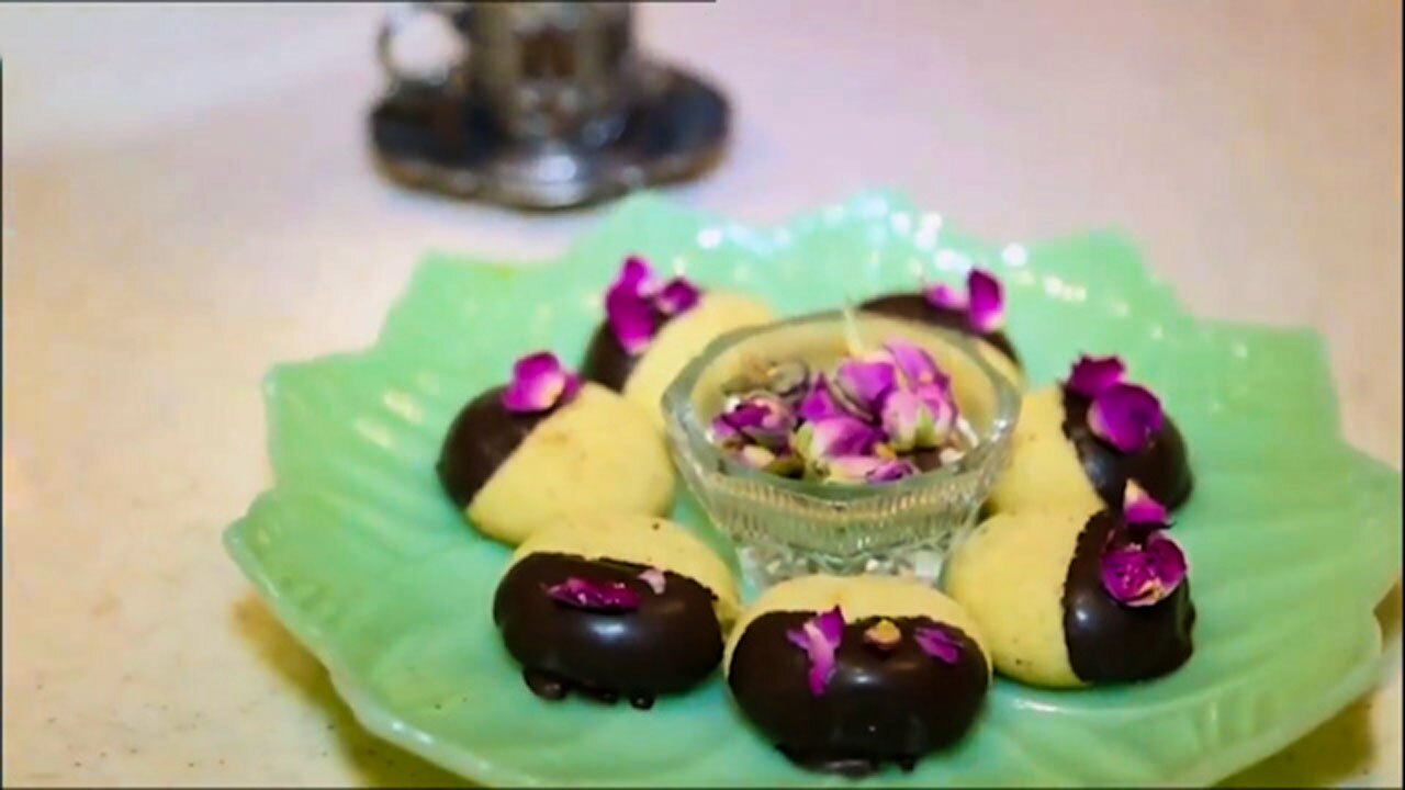 طرز تهیه شیرینی پسته‌ای شکلاتی + فیلم