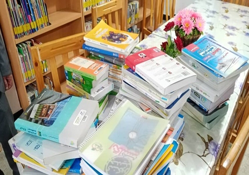 کشاورزی که بذر کتاب در زمین روحش می&zwnj;کارد