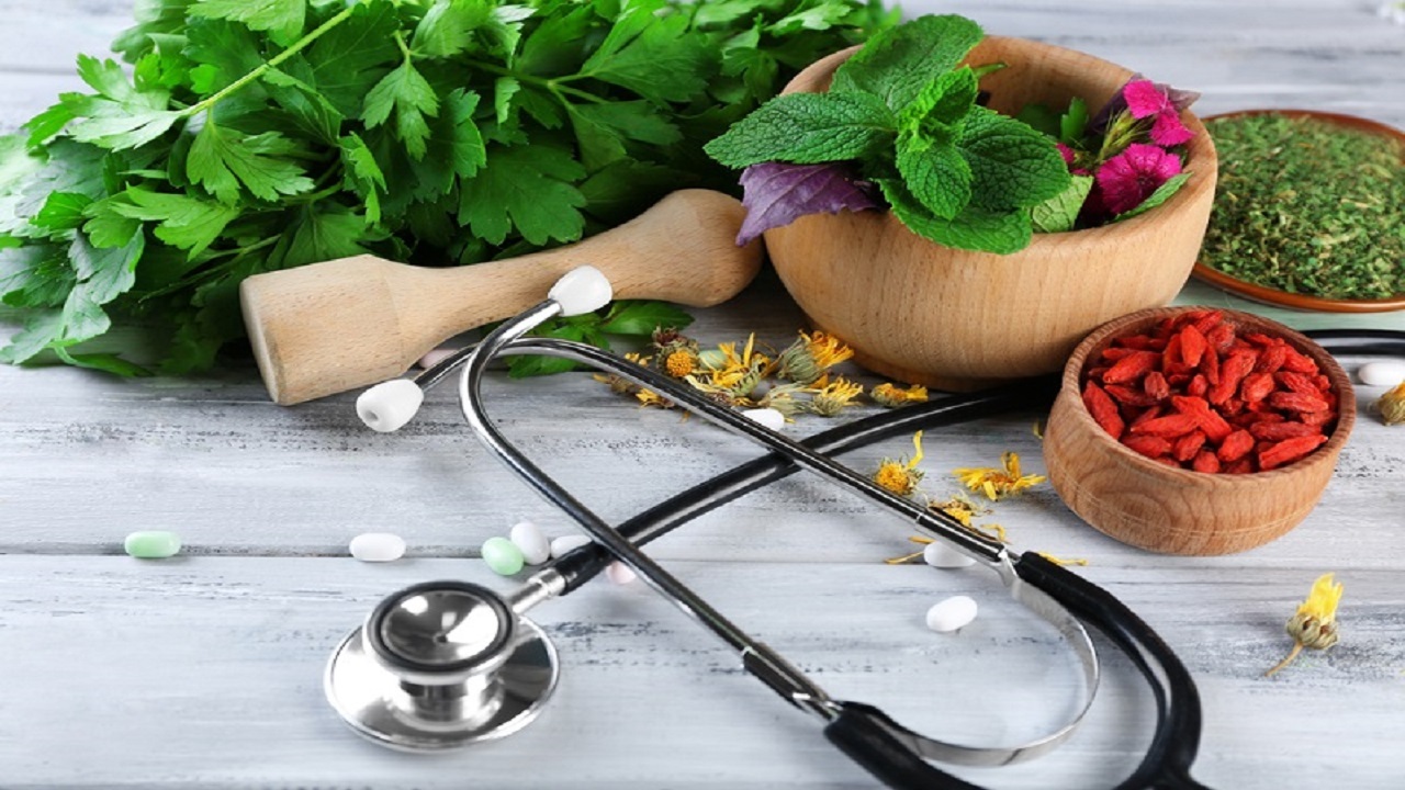 استفاده از طب سنتی در کنار طب رایج به رشد علم کمک می‌کند