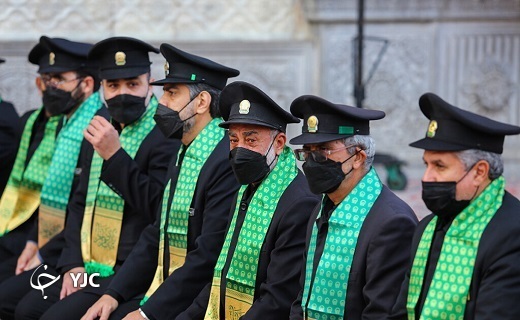 پرچم گنبد حرم مطهر حضرت معصومه (س) تعویض شد پرچم گنبد حرم مطهر حضرت معصومه (س) تعویض شد