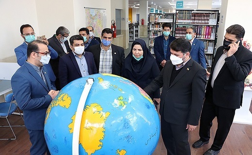 بازدید سه ساعته استاندار یزد از کتابخانه مرکزی