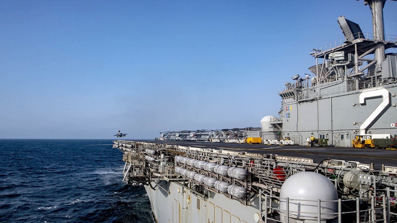 پنتاگون: بالگرد نیروی دریایی ایران به صورت خطرناکی به کشتی جنگی آمریکا نزدیک شد