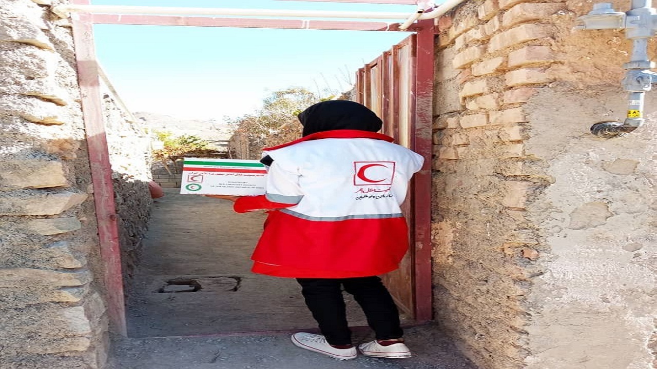 توزیع ۲۵۰ بسته معیشتی در بین نیازمندان درمیان