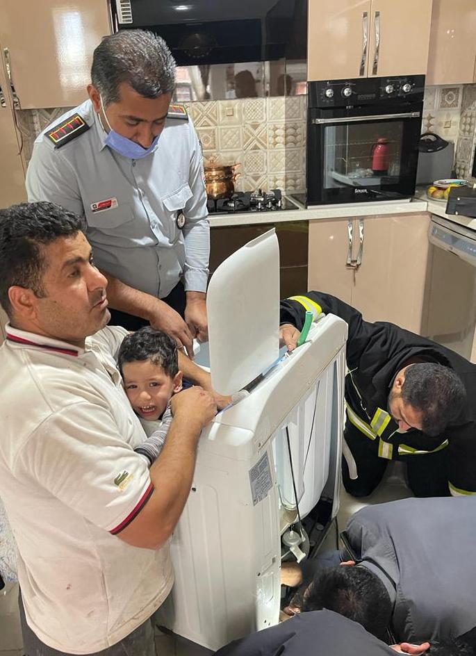 نجات کودک در ماشین لباسشویی 