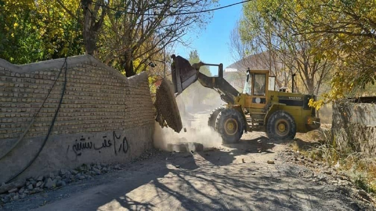 تخریب ساخت و سازهای غیرمجاز در روستاهای اطراف مشهد