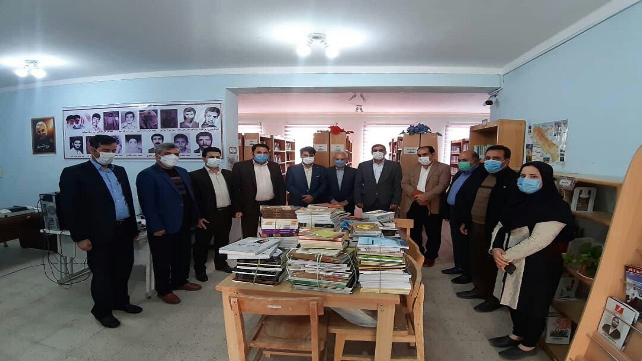 اهدای ۷۰۰ جلد کتاب به کتابخانه عمومی شهرستان هلیلان