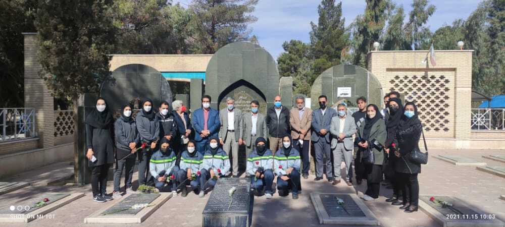 تجدید میثاق بانوان کونگ فو کار کومانی در گلزار شهدای کرمان