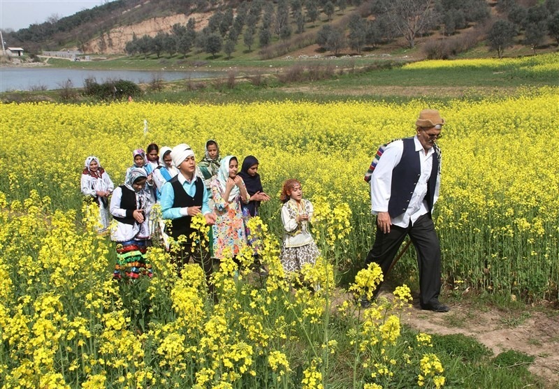 تجهیز زیرساخت های گردشگری کشاورزی باعث رشد اقتصادی عشایر کاشمر می&zwnj;شود