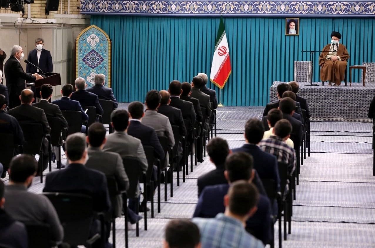 استعمارگران می‌خواهند ملت ما را از استعدادشان غافل کنند
