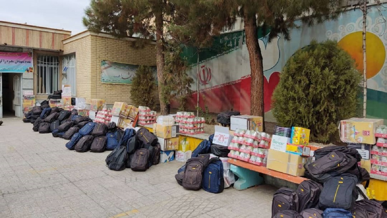 توزیع ۲۵ دستگاه  تبلت و بسته حمایتی بین دانش آموزان بی بضاعت نهاوند