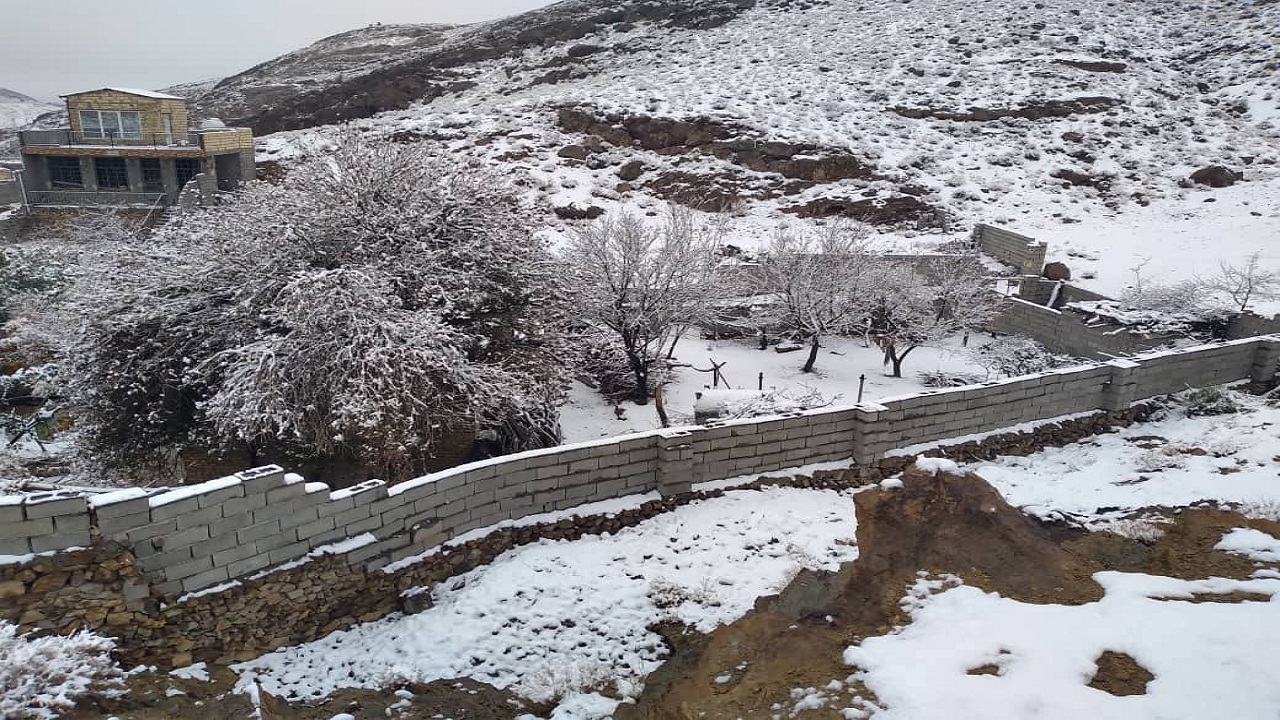 بارش برف در روستای جزستان بافق