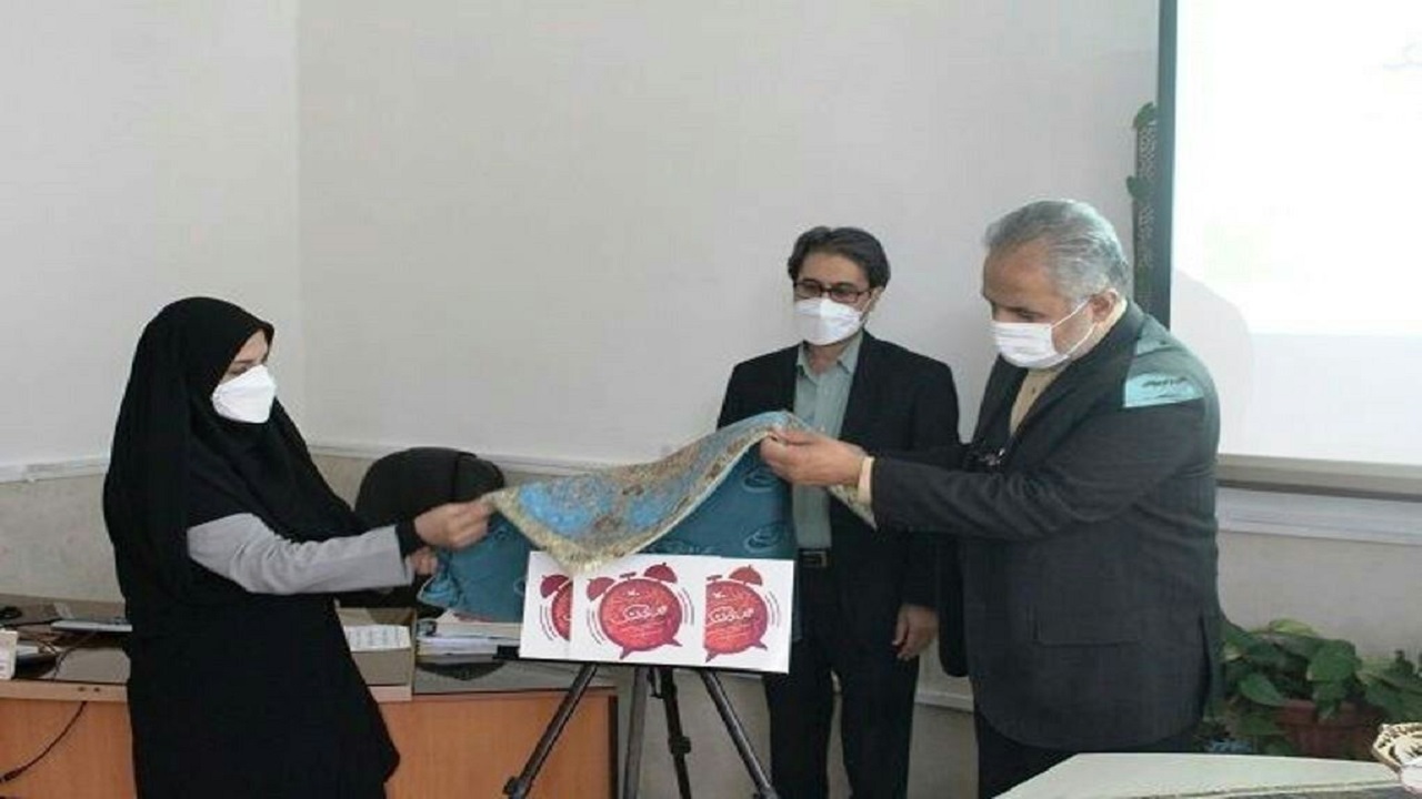 کتاب  طنز زنگ لواشک رونمایی شد