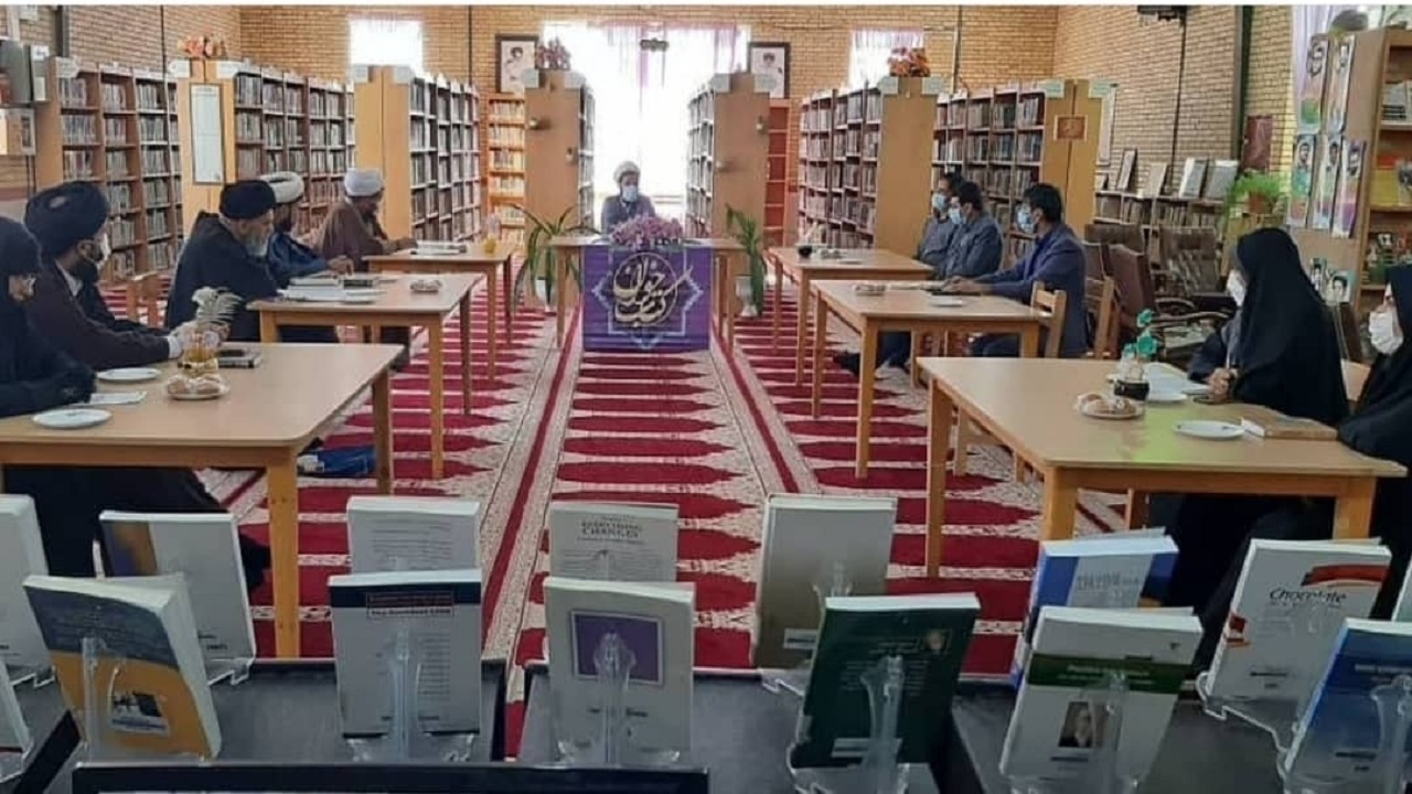 نخستین نشست کتاب‌خوان ویژه روحانیون و طلاب کوهبنان برگزار شد