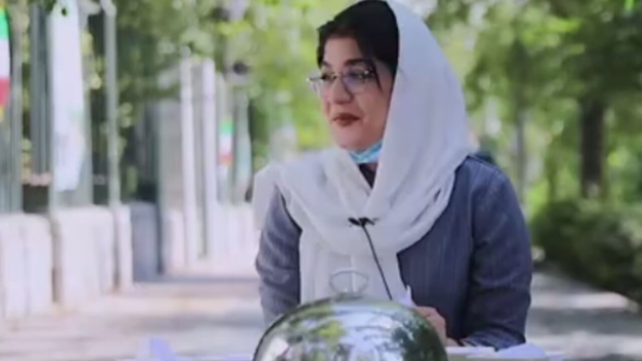 غذای داخل ظرف را با کارت‌های راهنما حدس بزنید + فیلم