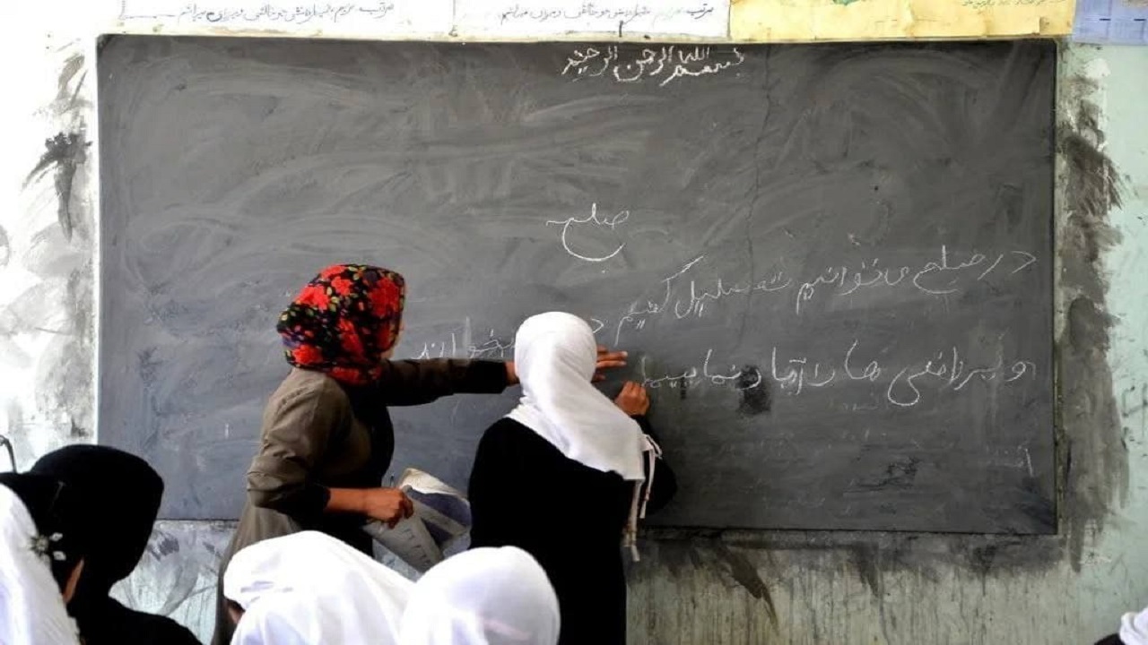 بازگشایی مکاتب دخترانه ولایت غور به روی دانش آموزان صنف‌های هفتم تا دوزادهم